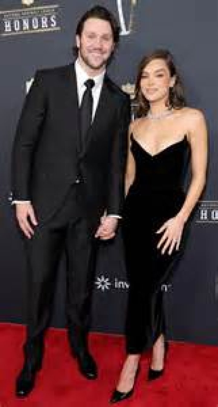 Who is Aimee Allen Dating Now