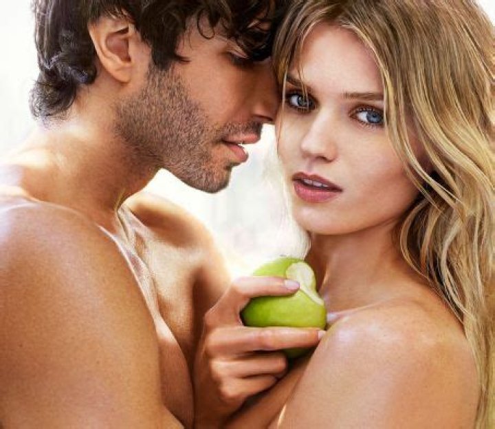 Who is Akin Akman Dating Now