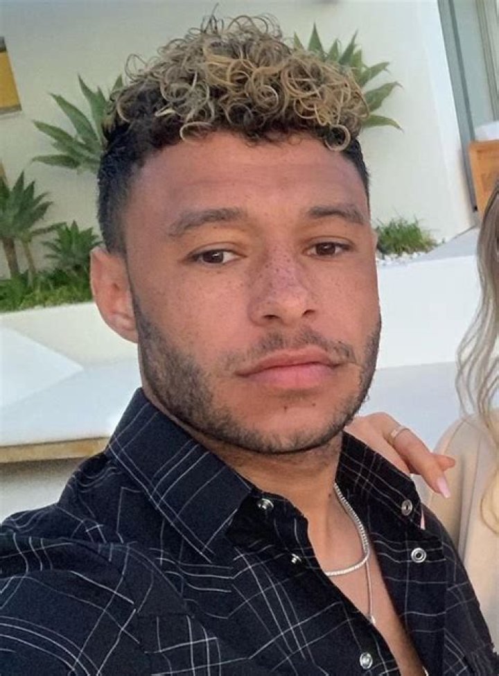 Who is Alex Oxlade-Chamberlain Dating Now?