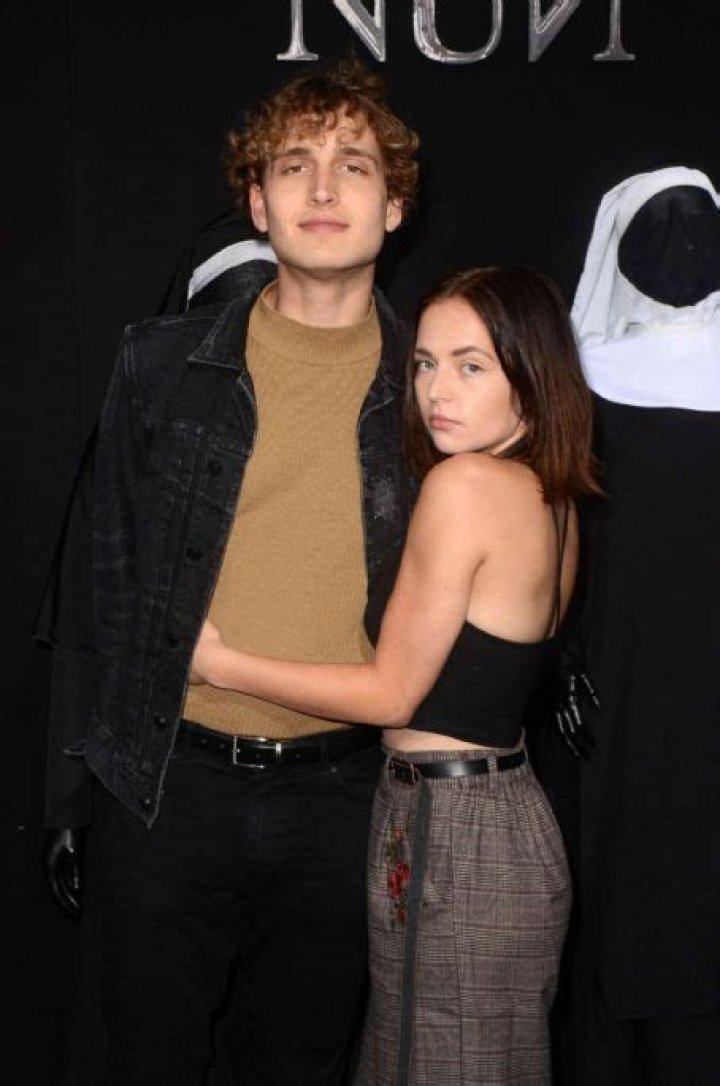 Who is Alexis G. Zall Dating Now