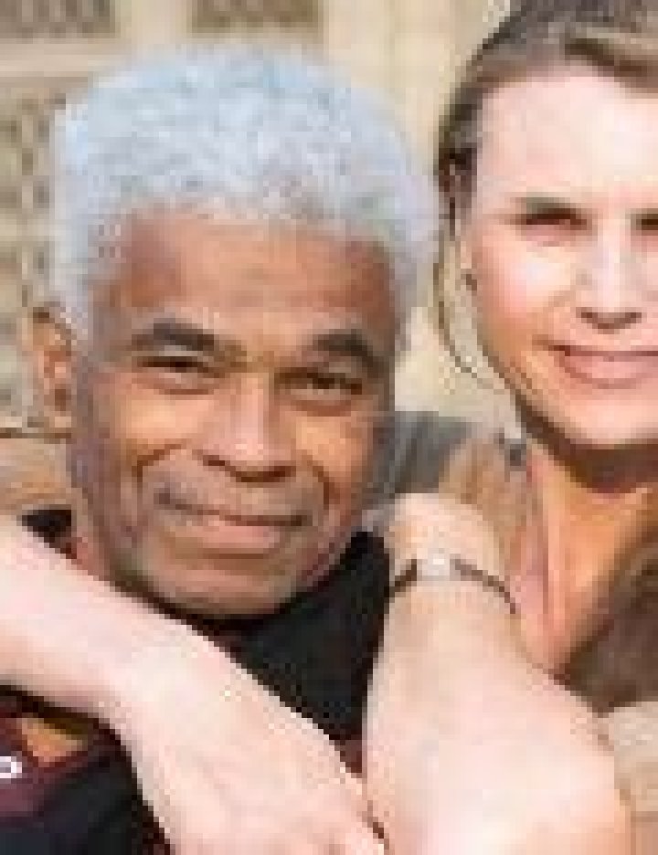 Who is Amazon Eve Dating Now?