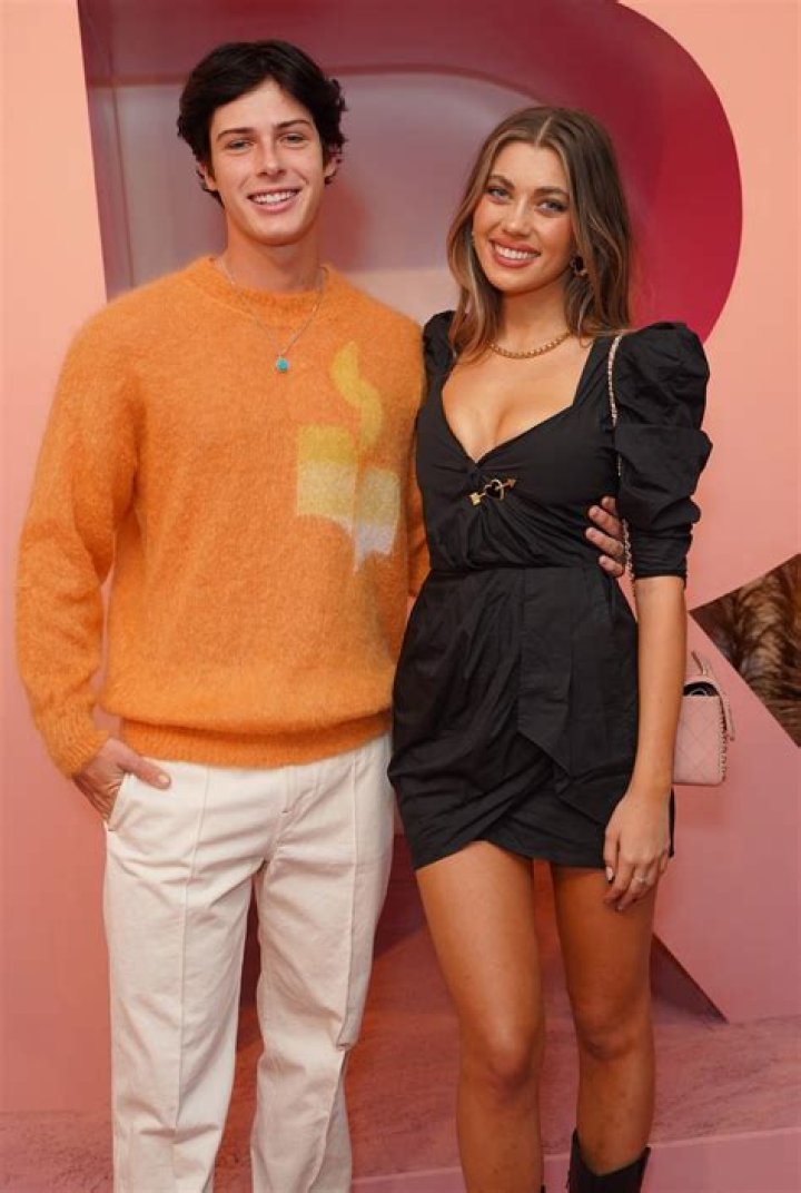 Who is Amelie Zilber Dating Now?