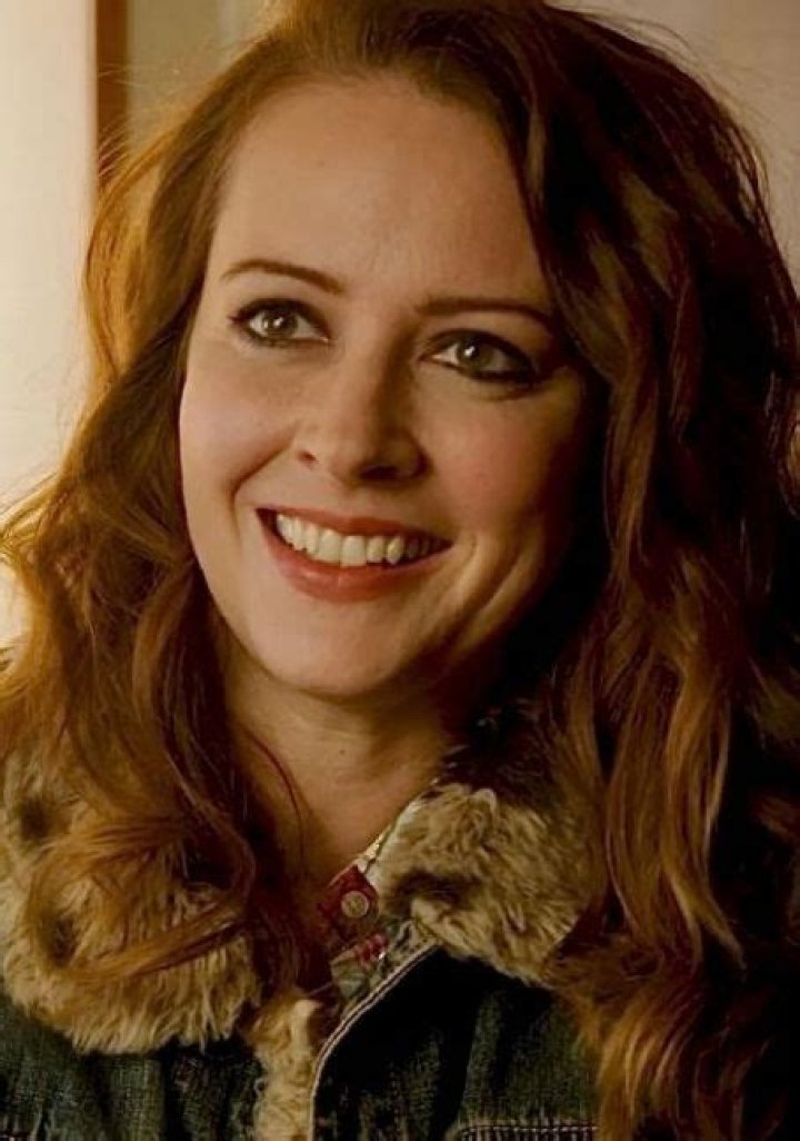 Who is Amy Acker Dating Now?