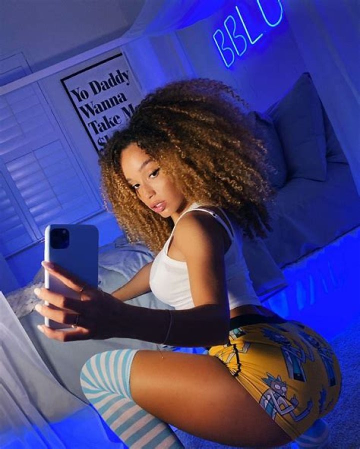 Who is Anabella Carrasco Dating Now