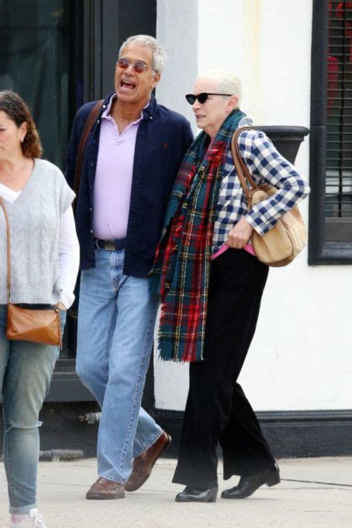 Who is Annie Lennox Dating Now?