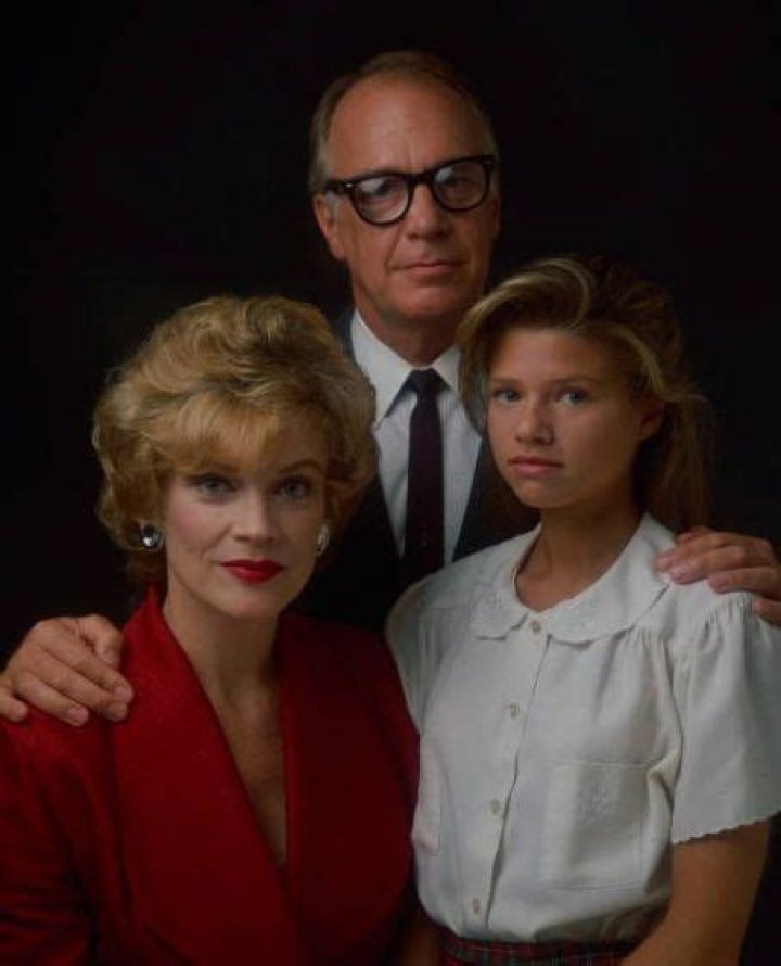 Who is Ari Meyers Dating Now