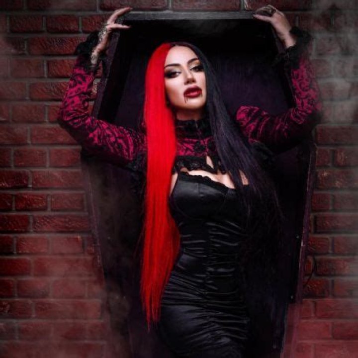 Who is Ashley Costello Dating Now