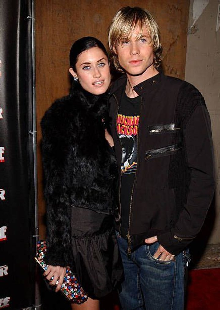 Who is Ashley Parker Angel Dating Now