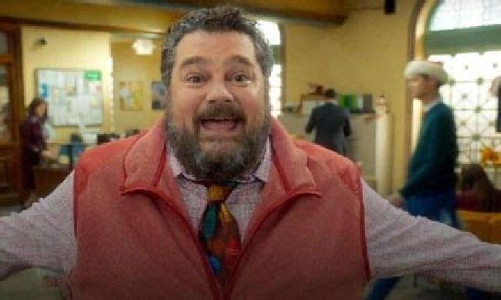 Who is Bobby Moynihan Dating Now?