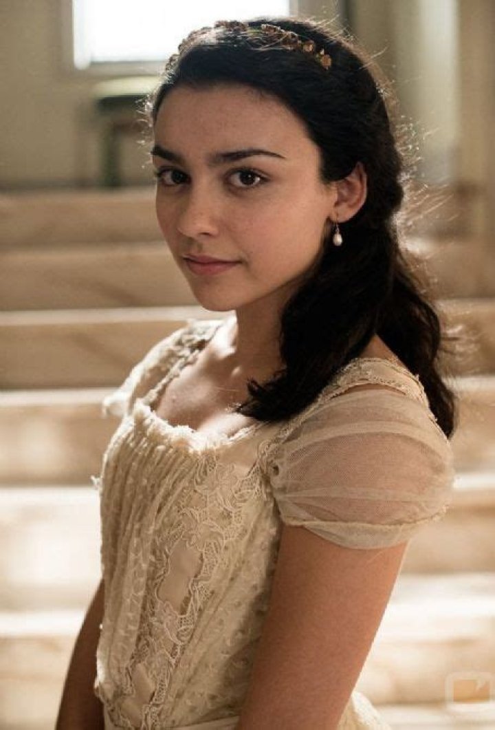 Who is Carla Diaz Dating Now?