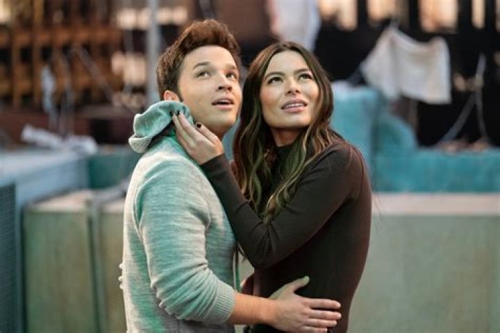 Who is Carly Henderson Dating Now