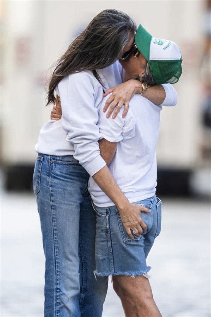 Who is Cass Browne Dating Now