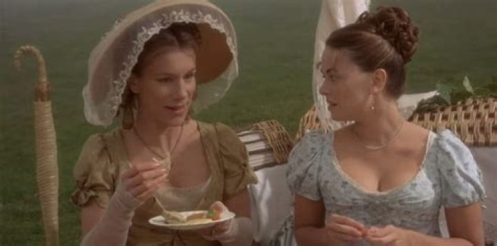 Who is Chloe Bennet Dating Now