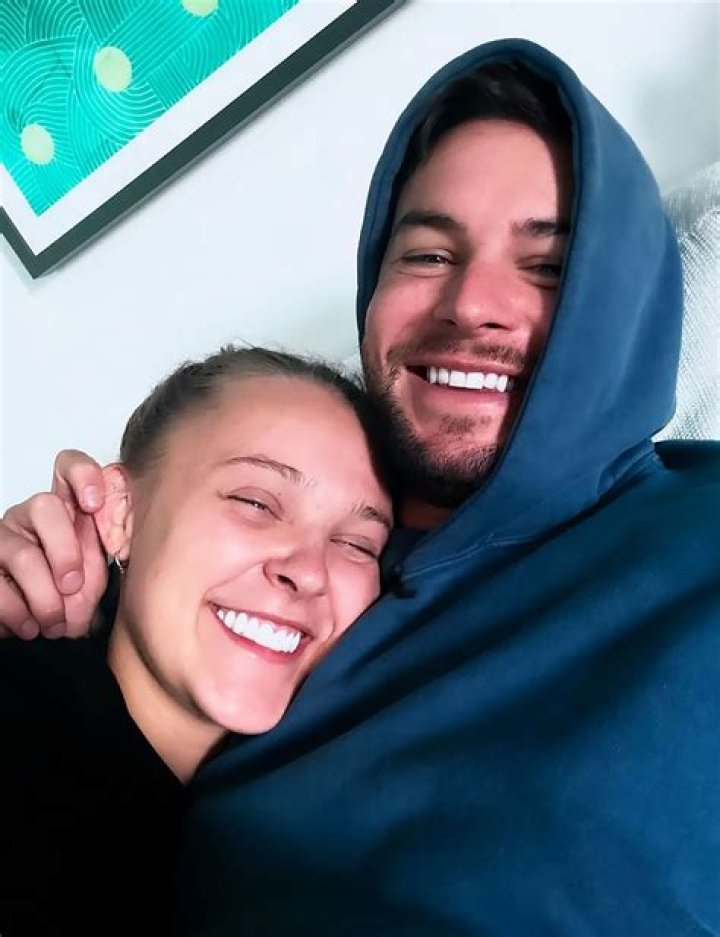 Who is Chris Haslam Dating Now?