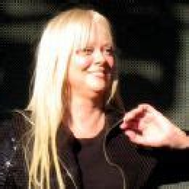 Who is Cindy Wilson Dating Now