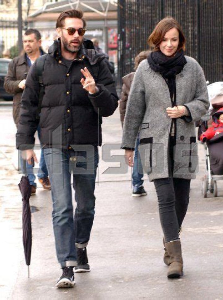 Who is Claire van der Boom Dating Now