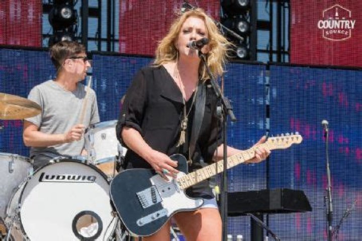 Who is Clare Dunn Dating Now