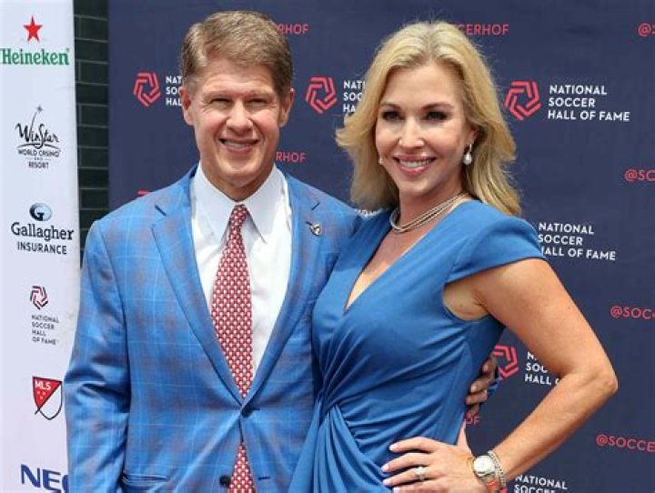 Who is Clark Hunt Dating Now