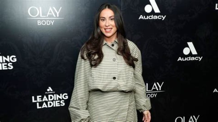 Who is Claudia Oshry Dating Now?