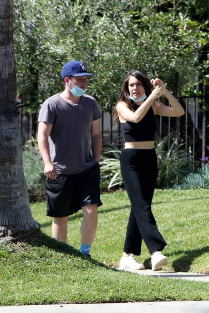 Who is Claudia Traisac Dating Now