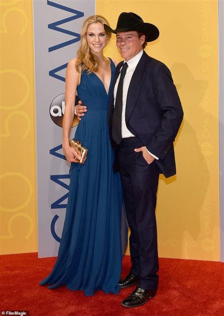 Who is Clay Walker Dating Now