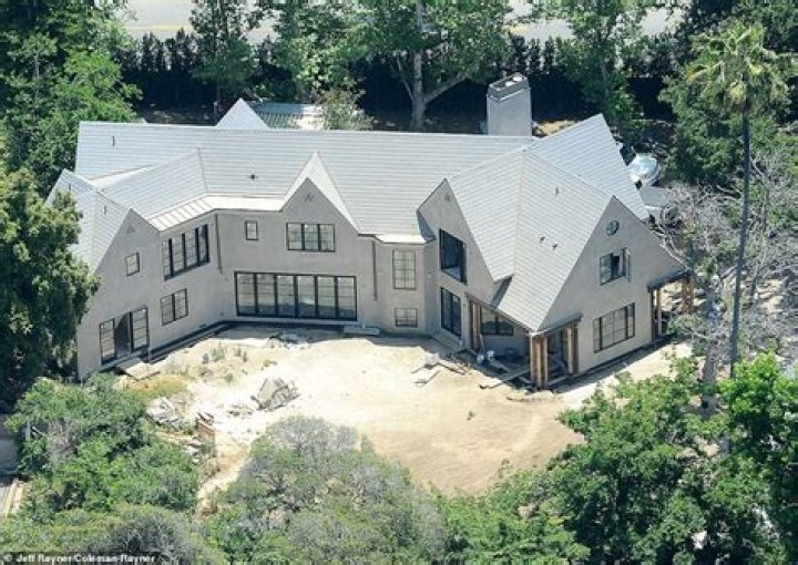 Who is DAX Dating Now