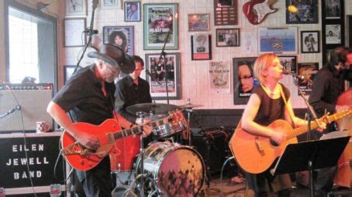 Who is Eilen Jewell Dating Now