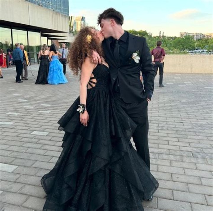 Who is Eliana Michaelichen Dating Now