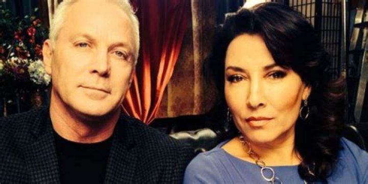 Who is Elizabeth Carroll Dating Now?