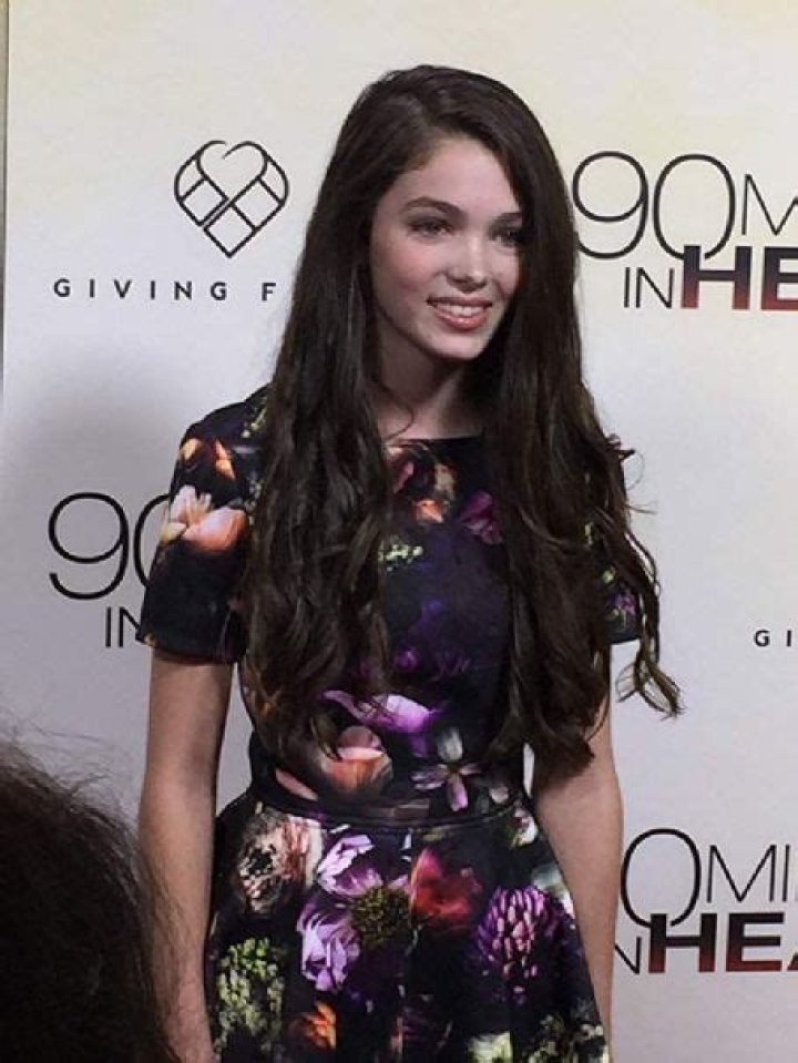 Who is Elizabeth Hunter Dating Now