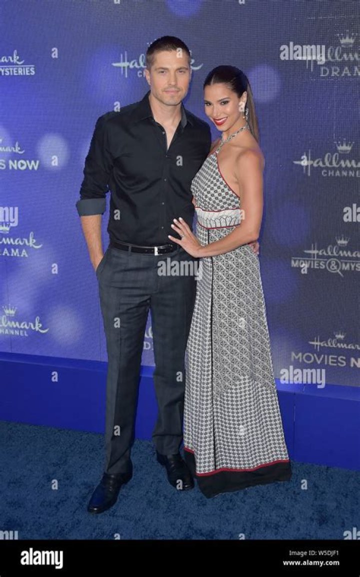 Who is Eric Winter Dating Now?