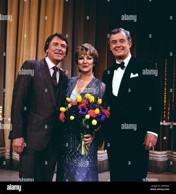 Who is Erik Karlsson Dating Now