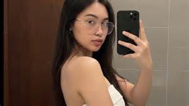 Who is Gold Toes Dating Now?