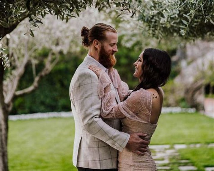 Who is Hayden Hurst Dating Now