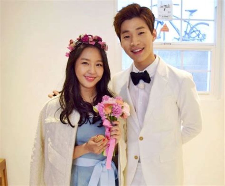Who is Henry Lau Dating Now