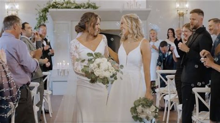 Who is Holly Earith Dating Now?