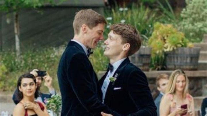 Who is Hunter Thomsen Dating Now?