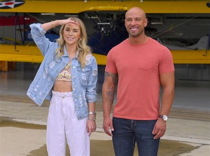 Who is Izzy Canillo Dating Now?