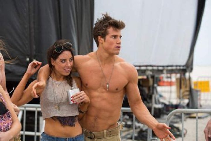 Who is Jake Picking Dating Now