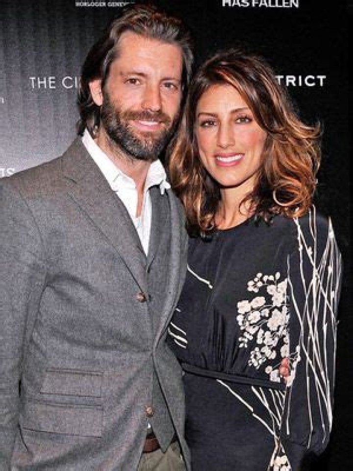 Who is Jennifer Esposito Dating Now