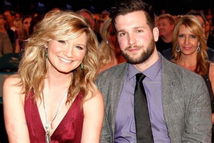 Who is Jennifer Nettles Dating Now