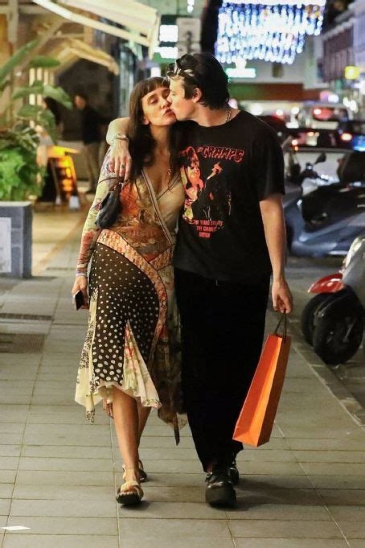 Who is Jesse Jo Stark Dating Now