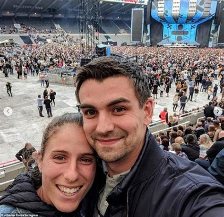 Who is Johanna Devries Dating Now?