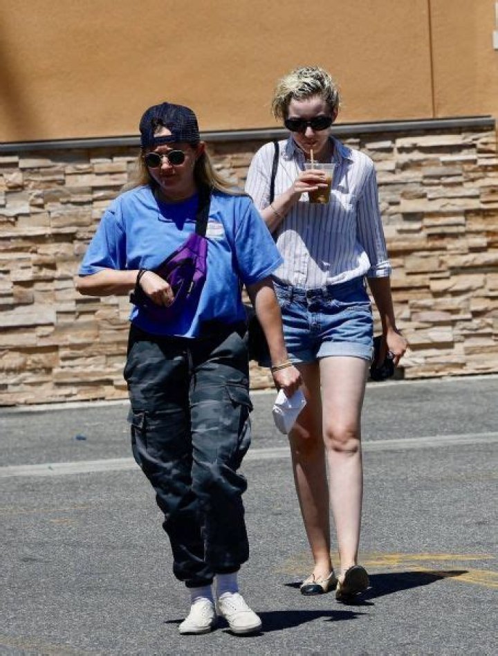 Who is Julia Garner Dating Now?