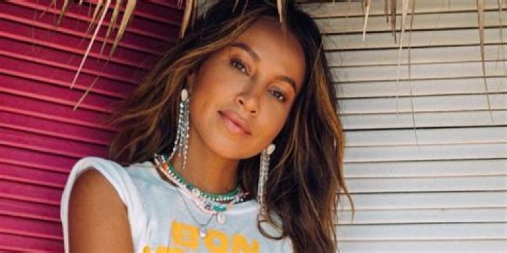 Who is Julie Sarinana Dating Now?