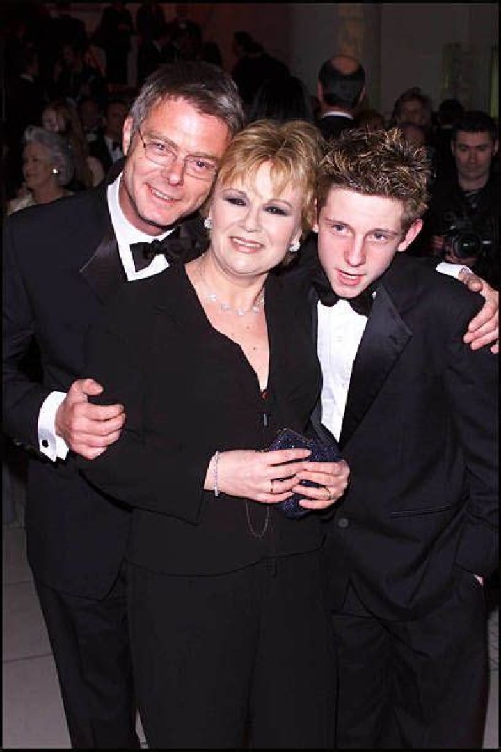 Who is Julie Walters Dating Now
