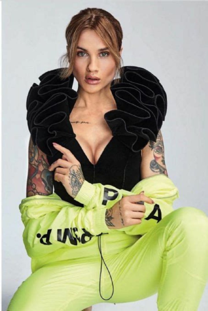 Who is Karolina Gilon Dating Now?