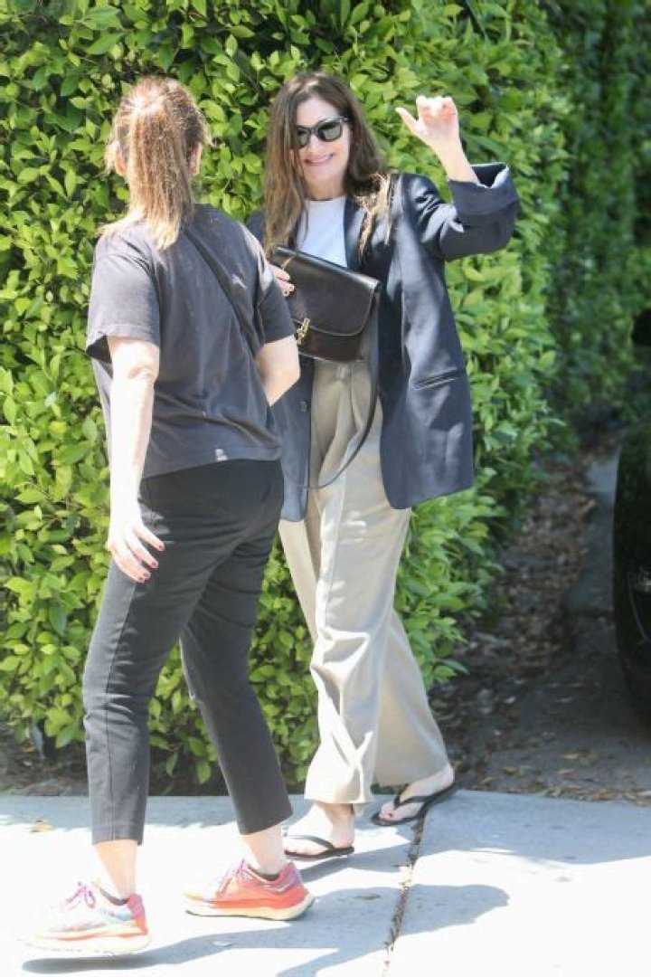 Who is Kathryn Hahn Dating Now?