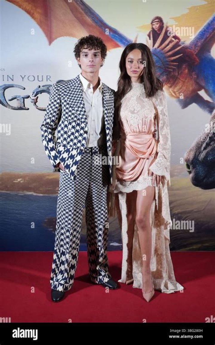 Who is Kellindo Parker Dating Now?