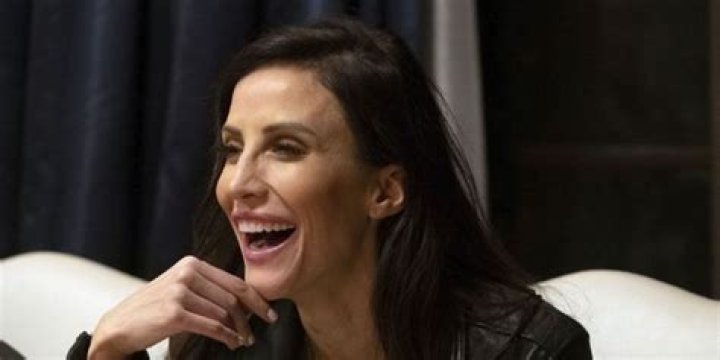 Who is Kelly Henderson Dating Now